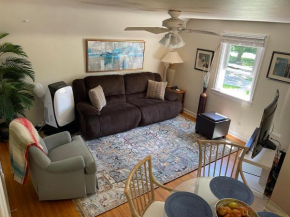 Sunlight Splendor Apartment at Twin Oaks Inn by the Trails